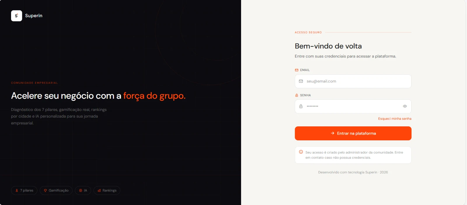 Tela de login da plataforma Superin, com painel escuro à esquerda e formulário de acesso à direita